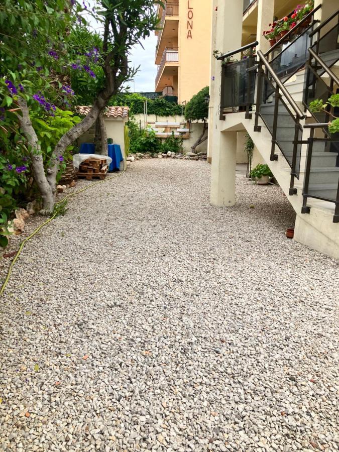 Apartamento En La Playa Con Terraza Apartment Комаруга Екстериор снимка